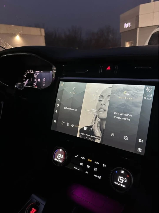 2021 Jaguar F-Pace - Image 4 of 12