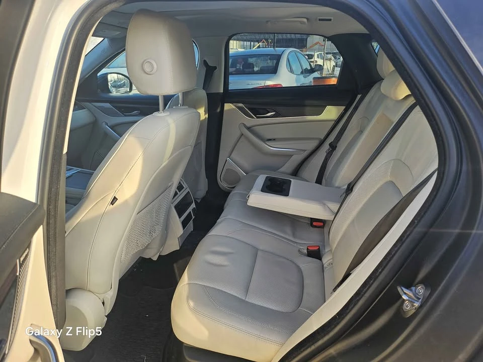 2021 Jaguar F-Pace - Image 6 of 10