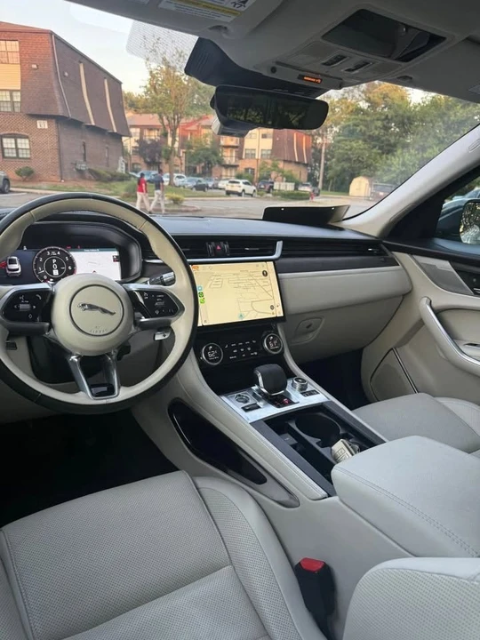 2021 Jaguar F-Pace - Image 4 of 10