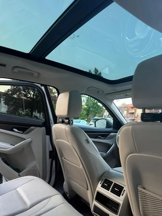 2021 Jaguar F-Pace - Image 6 of 10