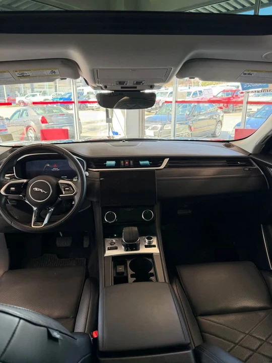2021 Jaguar F-Pace - Image 11 of 14
