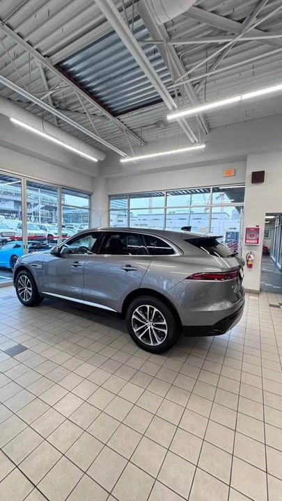 2021 Jaguar F-Pace - Image 8 of 10
