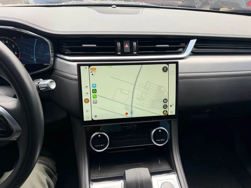 2021 Jaguar F-Pace - Image 15 of 16