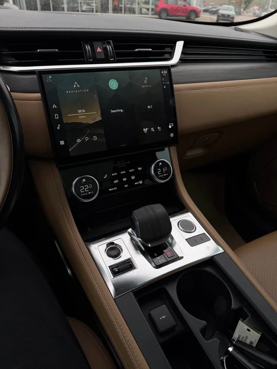 2021 Jaguar F-Pace - Image 13 of 14