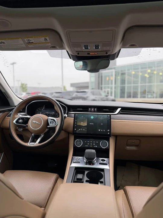 2021 Jaguar F-Pace - Image 10 of 14