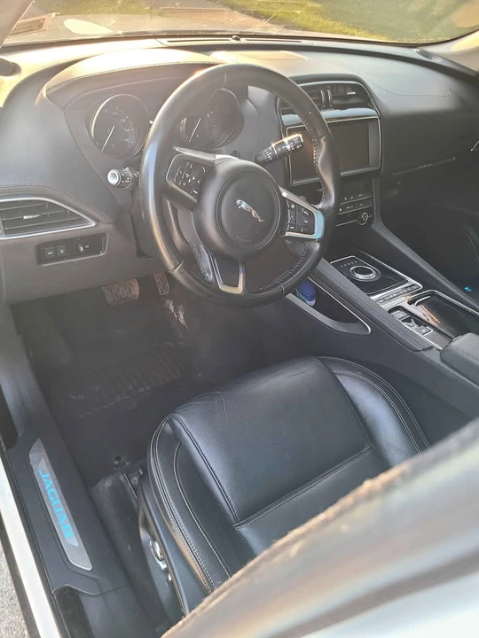 2021 Jaguar F-Pace - Image 8 of 12