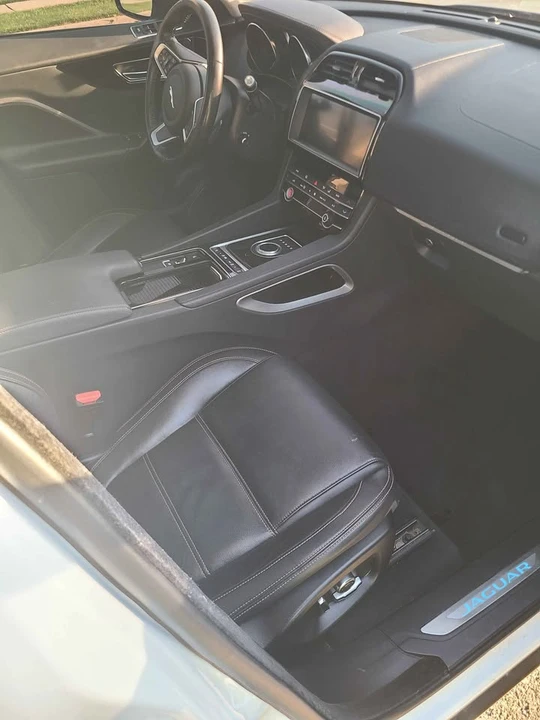 2021 Jaguar F-Pace - Image 9 of 12