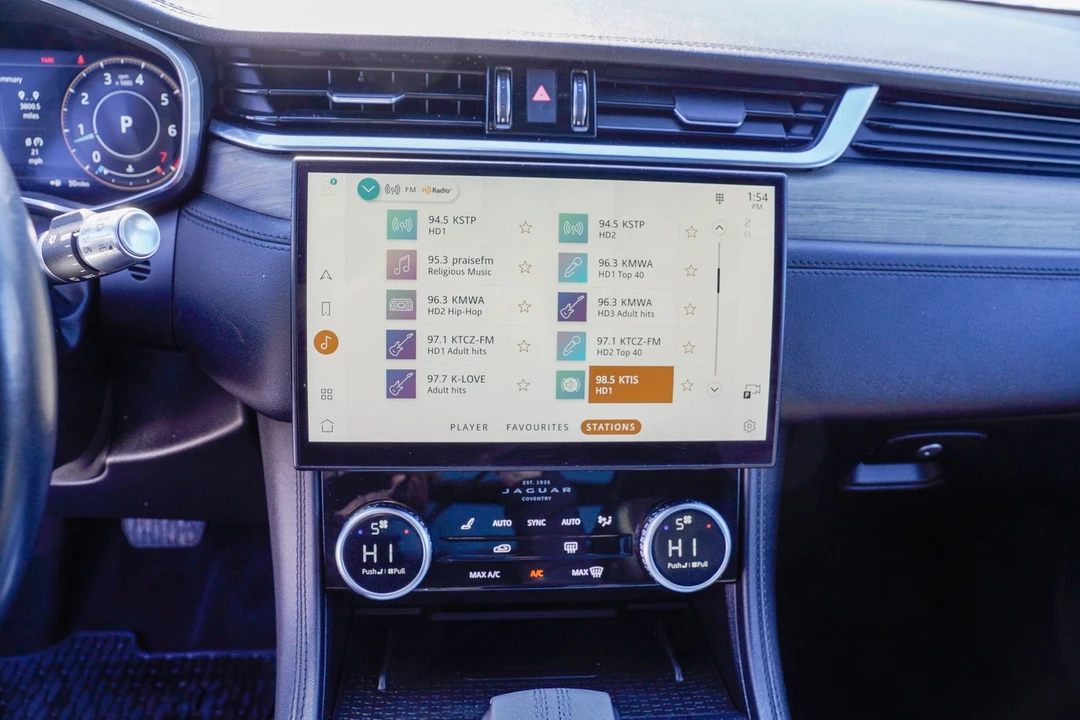 2021 Jaguar F-Pace - Image 13 of 21