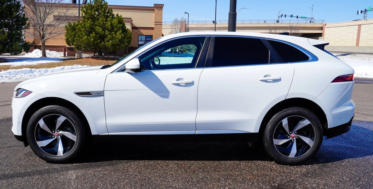 2021 Jaguar F-Pace - Image 7 of 21