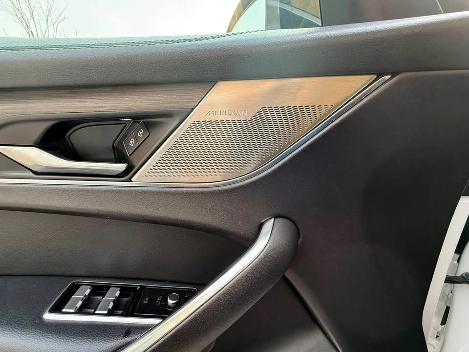 2021 Jaguar F-Pace - Image 9 of 10