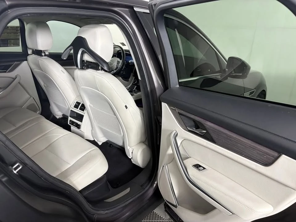 2021 Jaguar F-Pace - Image 15 of 18