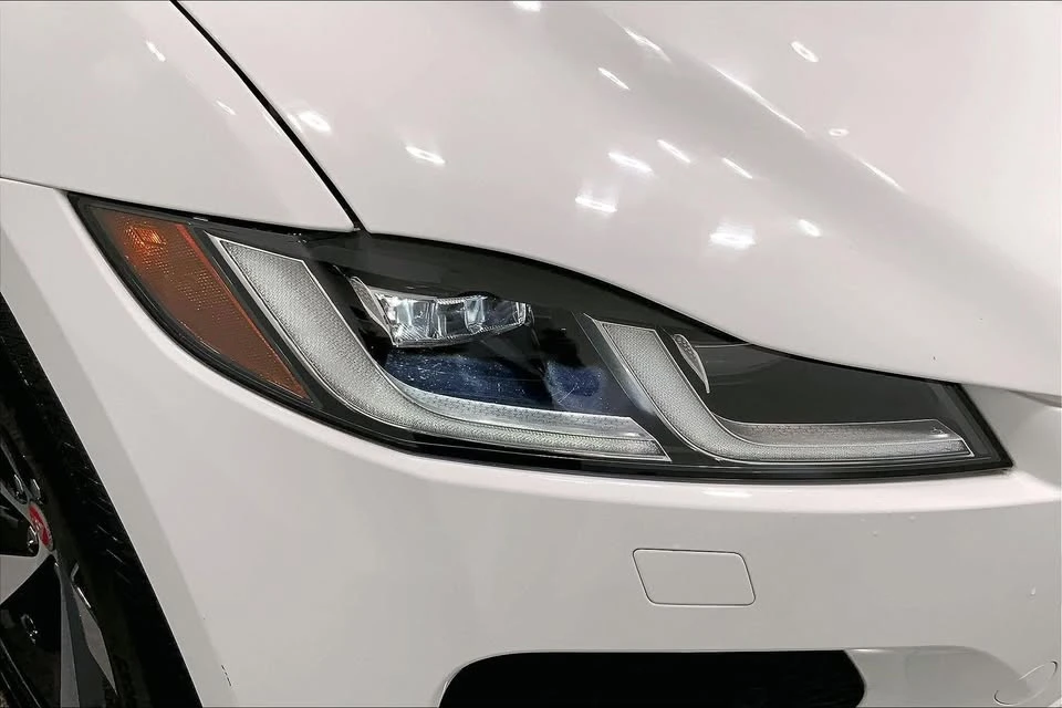 2021 Jaguar F-Pace - Image 18 of 20