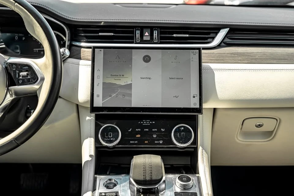 2021 Jaguar F-Pace - Image 10 of 15