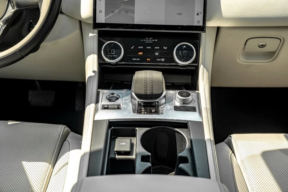 2021 Jaguar F-Pace - Image 9 of 13