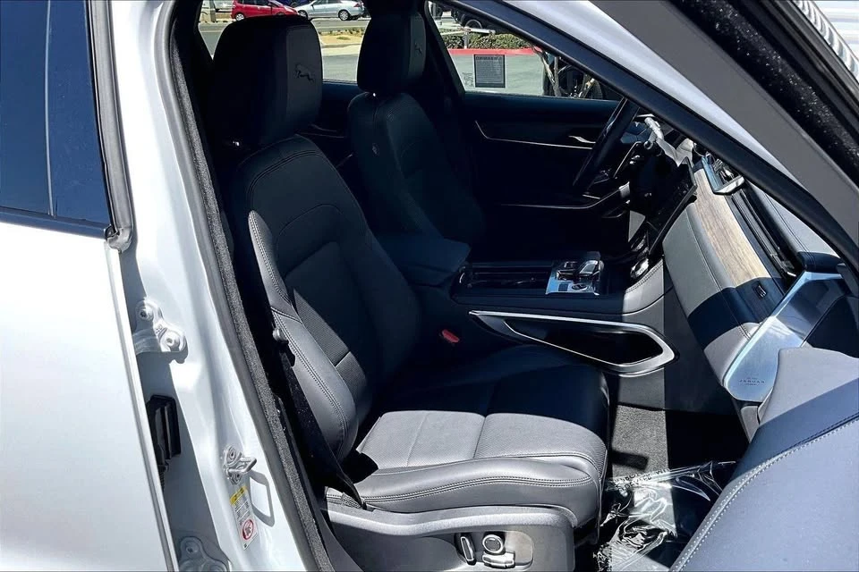 2021 Jaguar F-Pace - Image 5 of 13