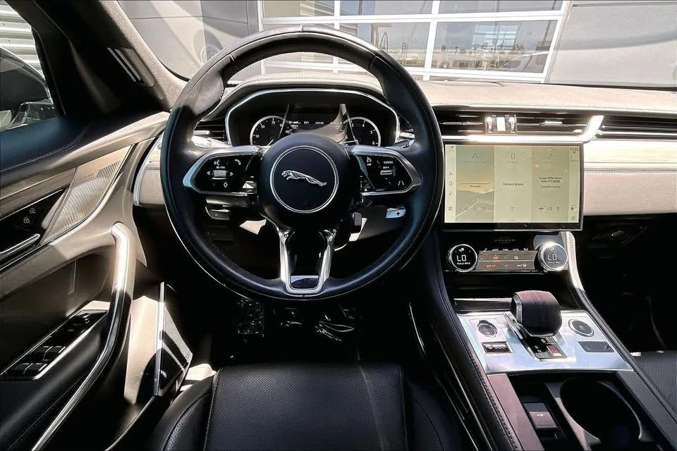2021 Jaguar F-Pace - Image 4 of 13