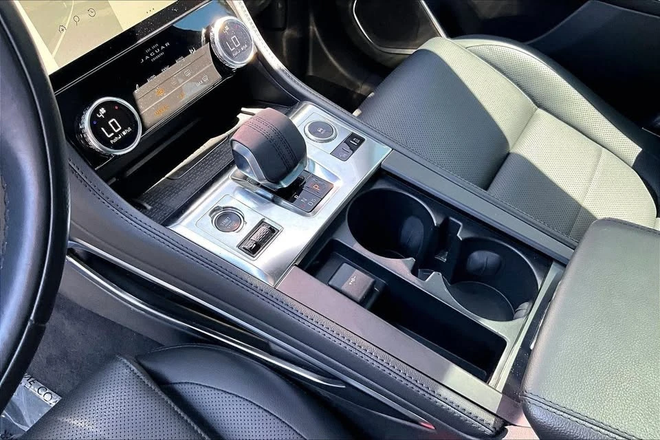 2021 Jaguar F-Pace - Image 9 of 13