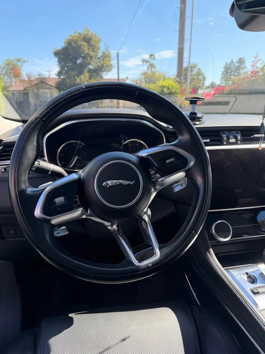 2021 Jaguar F-Pace - Image 9 of 19