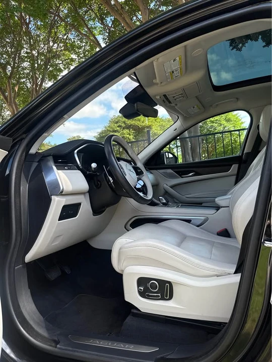2021 Jaguar F-Pace - Image 10 of 19