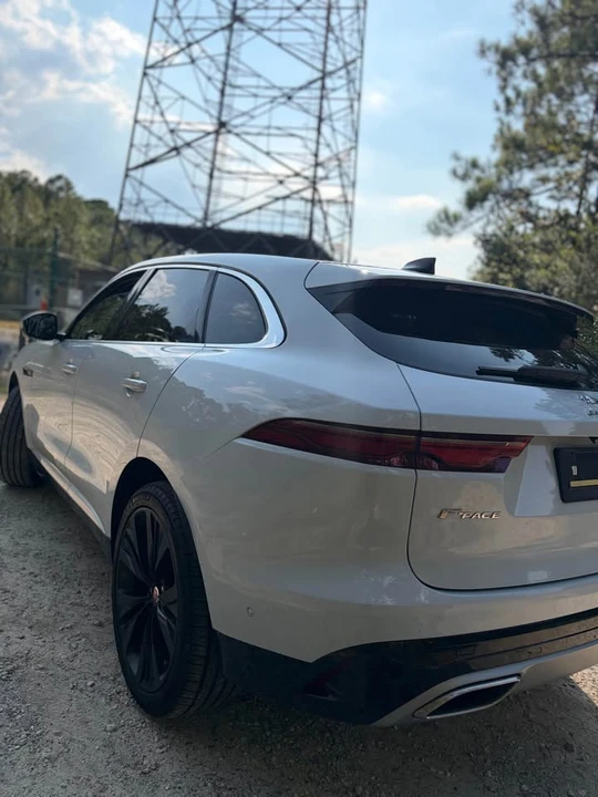 2021 Jaguar F-Pace - Image 13 of 20