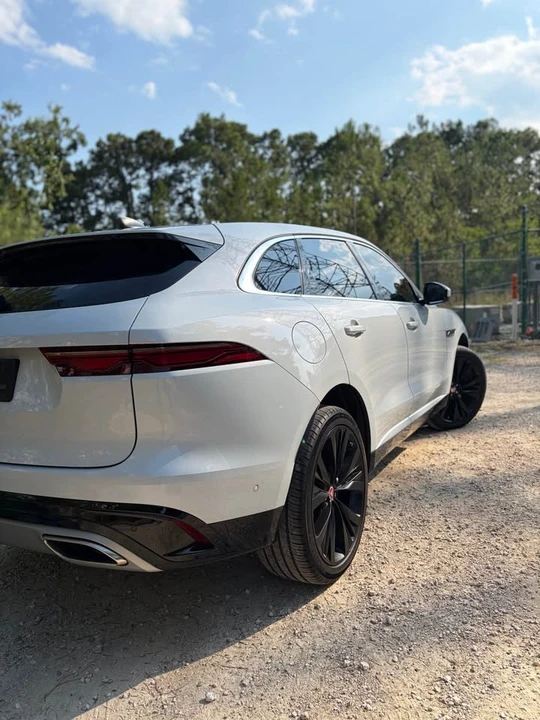 2021 Jaguar F-Pace - Image 15 of 20