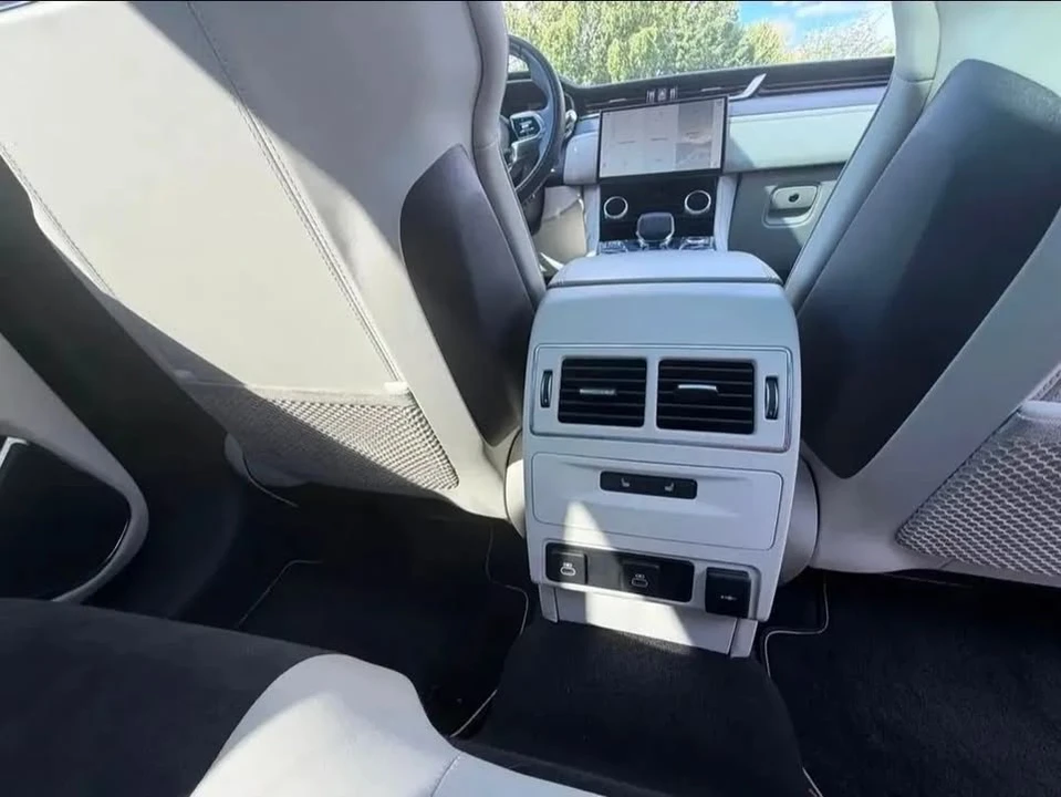 2021 Jaguar F-Pace SVR - Image 9 of 11