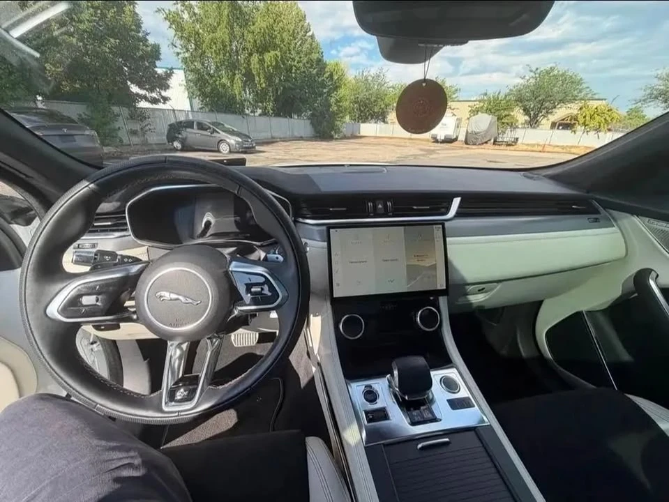 2021 Jaguar F-Pace SVR - Image 6 of 11