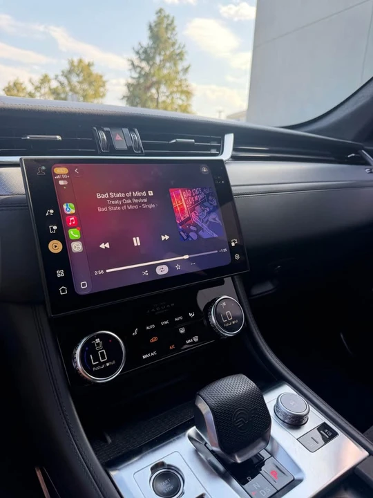 2021 Jaguar F-Pace SVR - Image 11 of 15