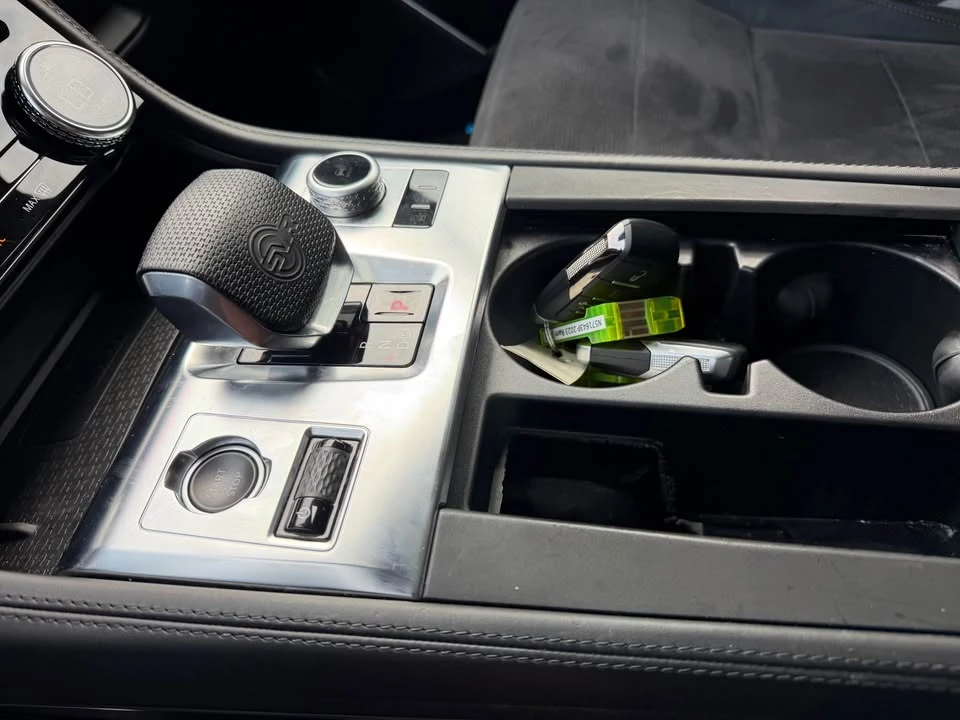 2021 Jaguar F-Pace SVR - Image 16 of 17