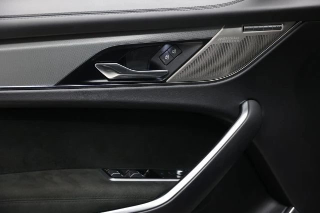 2021 Jaguar F-Pace SVR - Image 11 of 12