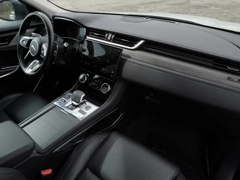 2021 Jaguar F-Pace - Image 9 of 17