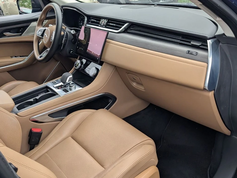2021 Jaguar F-Pace - Image 17 of 21