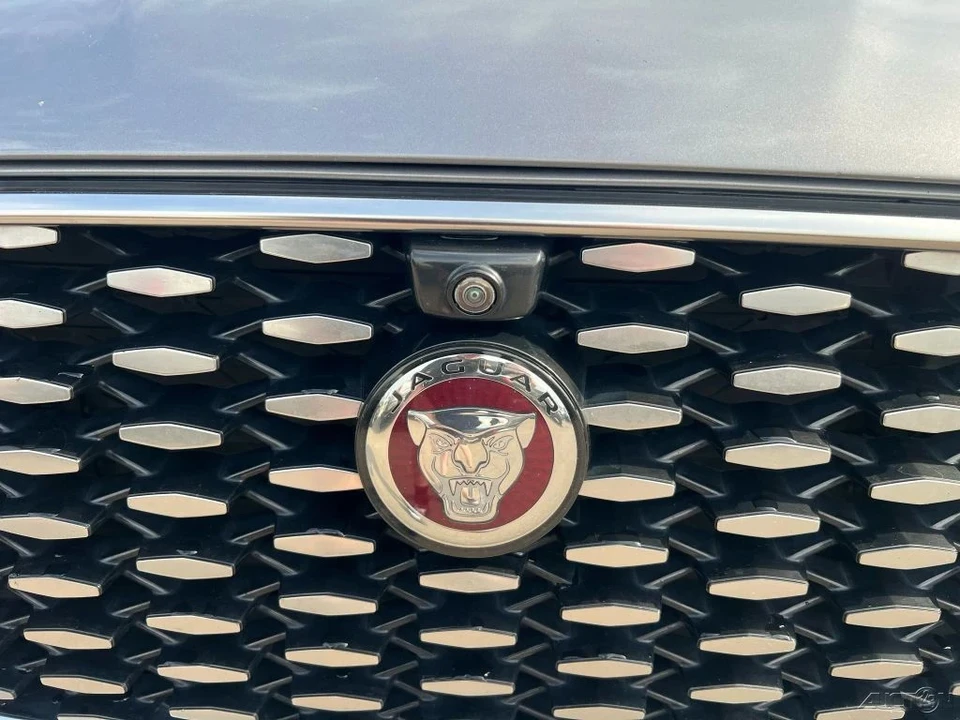 2021 Jaguar F-Pace - Image 9 of 12