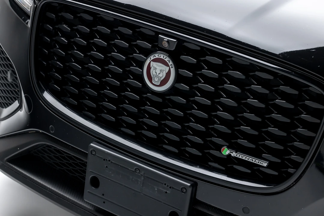 2021 Jaguar F-Pace - Image 17 of 31