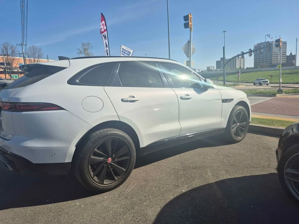 2021 Jaguar F-Pace - Image 2 of 2