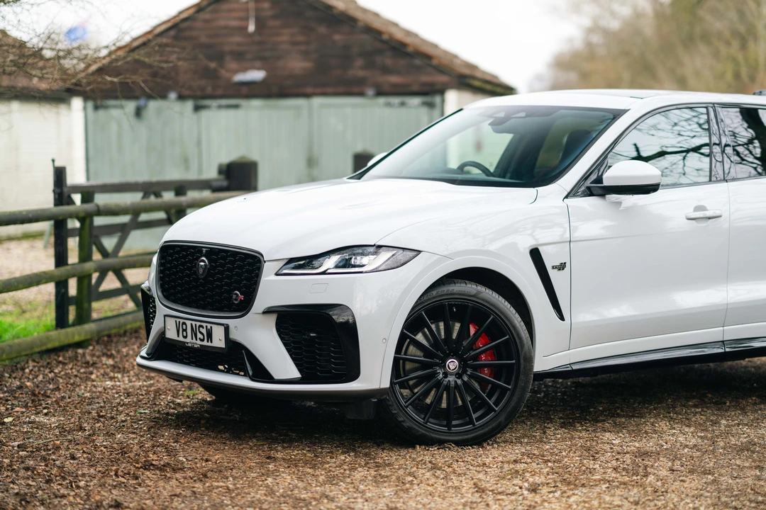 2021 Jaguar F-Pace SVR - Image 13 of 31