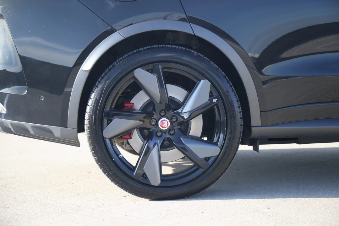 2021 Jaguar F-Pace SVR - Image 27 of 31