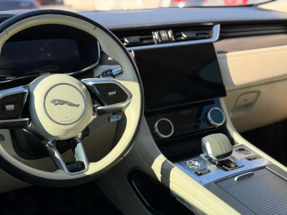 2021 Jaguar F-Pace - Image 13 of 20