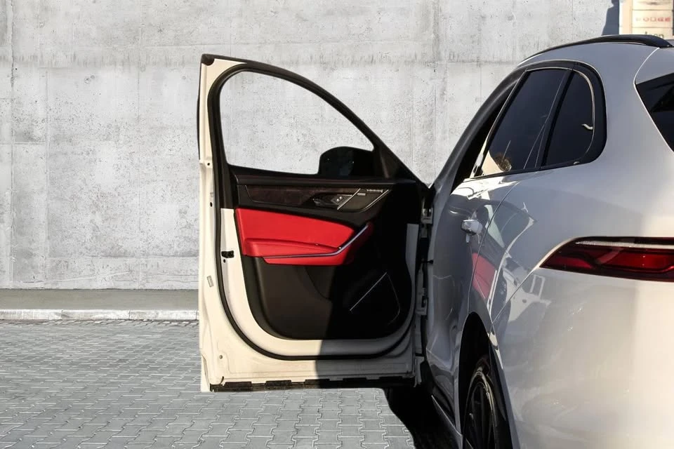 2021 Jaguar F-Pace - Image 9 of 19