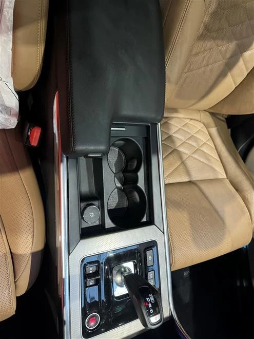 2021 Jaguar XE - Image 2 of 20