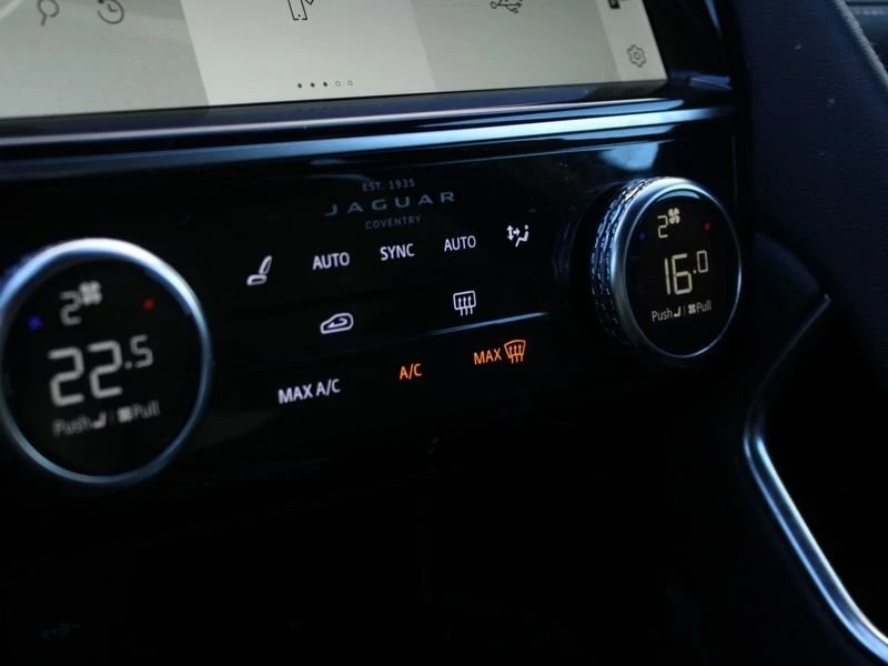 2021 Jaguar E-Pace - Image 15 of 19