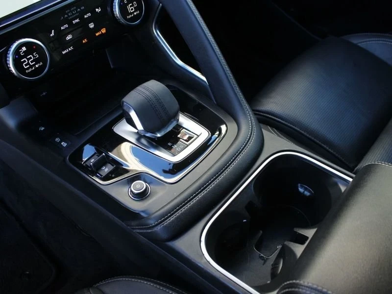 2021 Jaguar E-Pace - Image 16 of 19