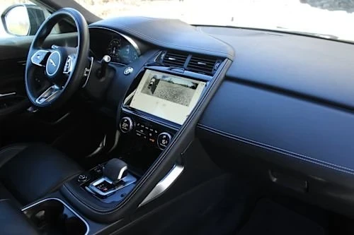 2021 Jaguar E-Pace - Image 8 of 18