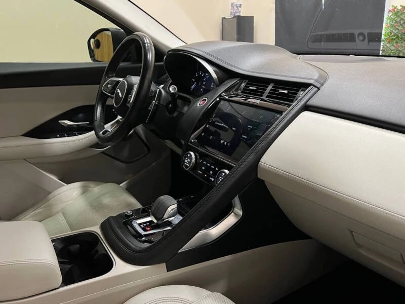 2021 Jaguar E-Pace - Image 9 of 18