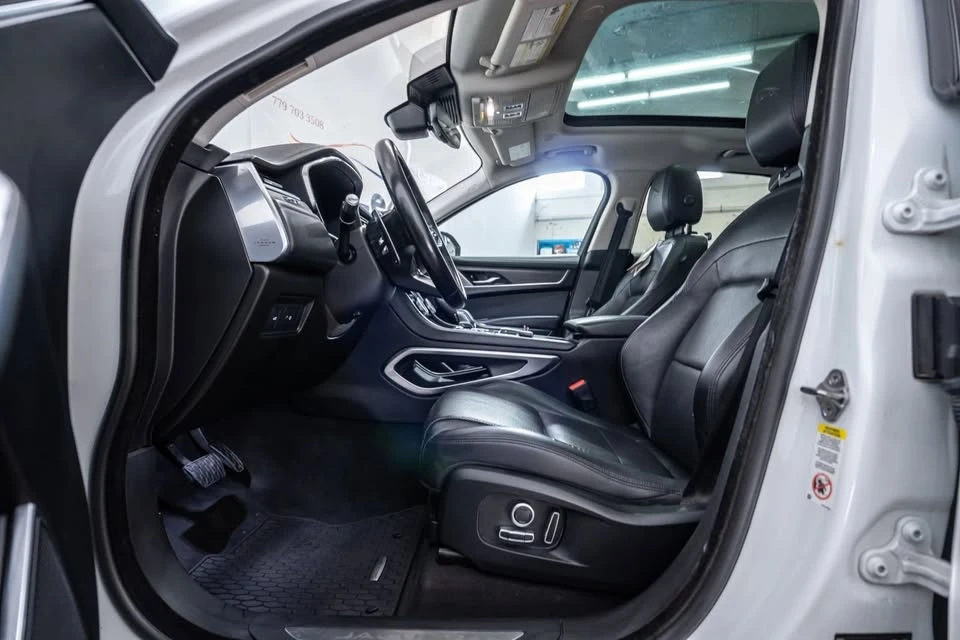2021 Jaguar F-Pace - Image 19 of 20