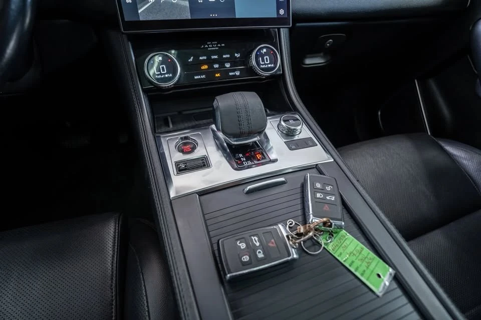 2021 Jaguar F-Pace - Image 14 of 20