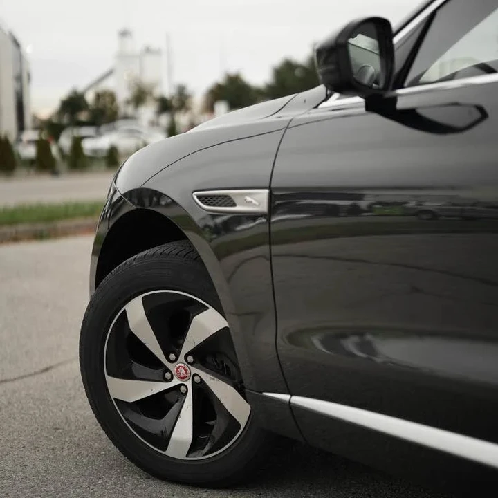 2021 Jaguar F-Pace - Image 11 of 12