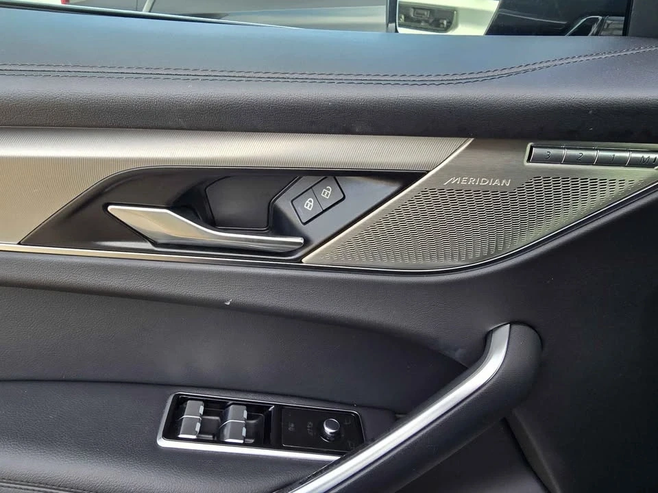 2021 Jaguar F-Pace - Image 10 of 14