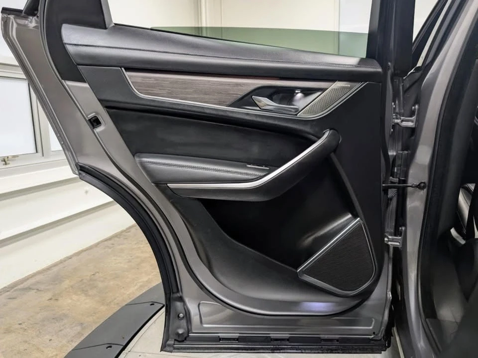 2021 Jaguar F-Pace - Image 17 of 19
