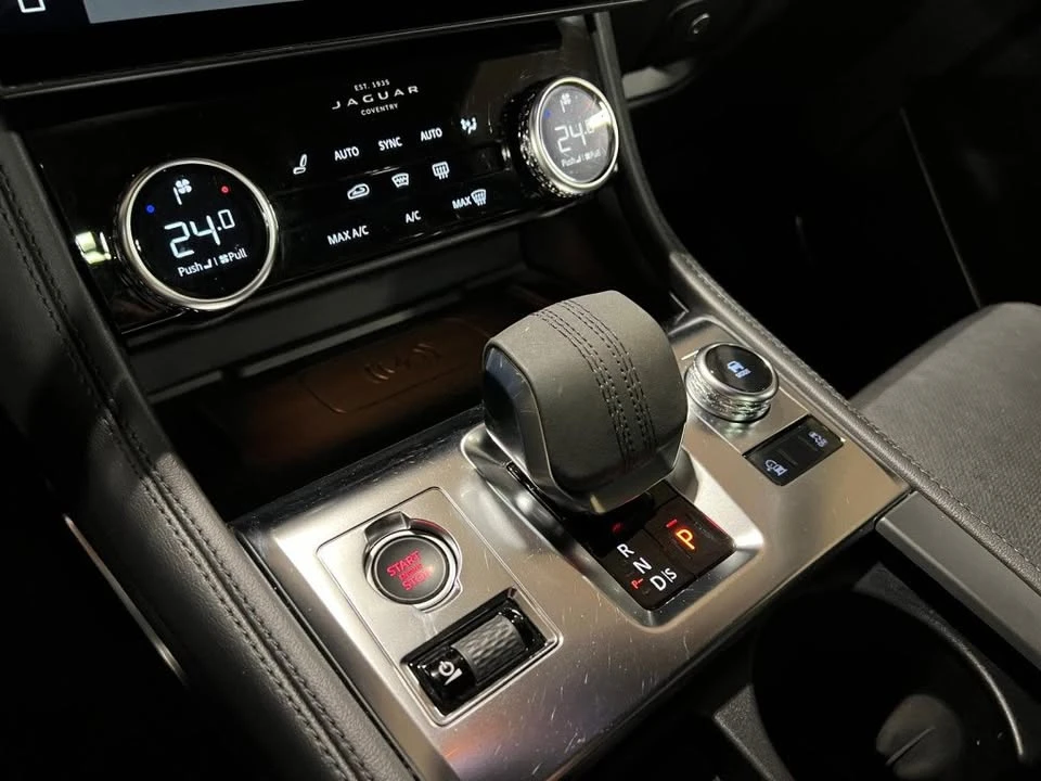 2021 Jaguar F-Pace - Image 15 of 18